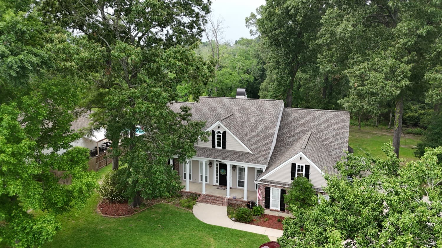 Southern home with a freshly installed architectural shingle roof